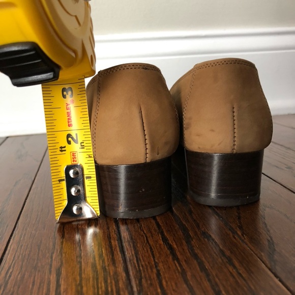 Salvatore Ferragamo Women’s 5.5 Tan Suede Genuine Leather 1.25” Heel Pumps - GUC - Picture 11 of 11